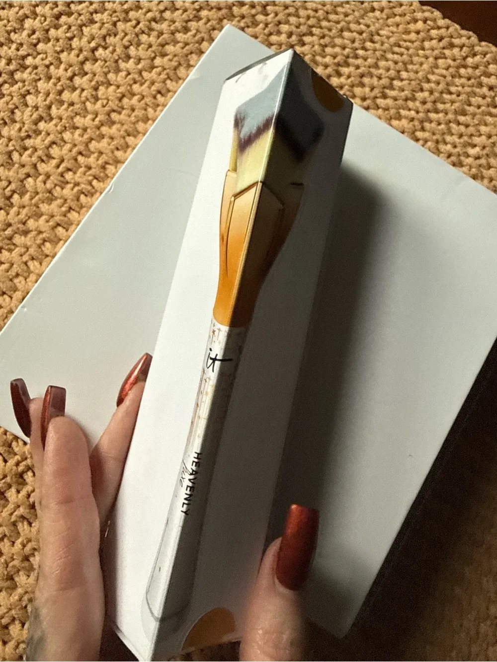 it cosmetics Limited Edition Makeup Brush in White & Gold Trim